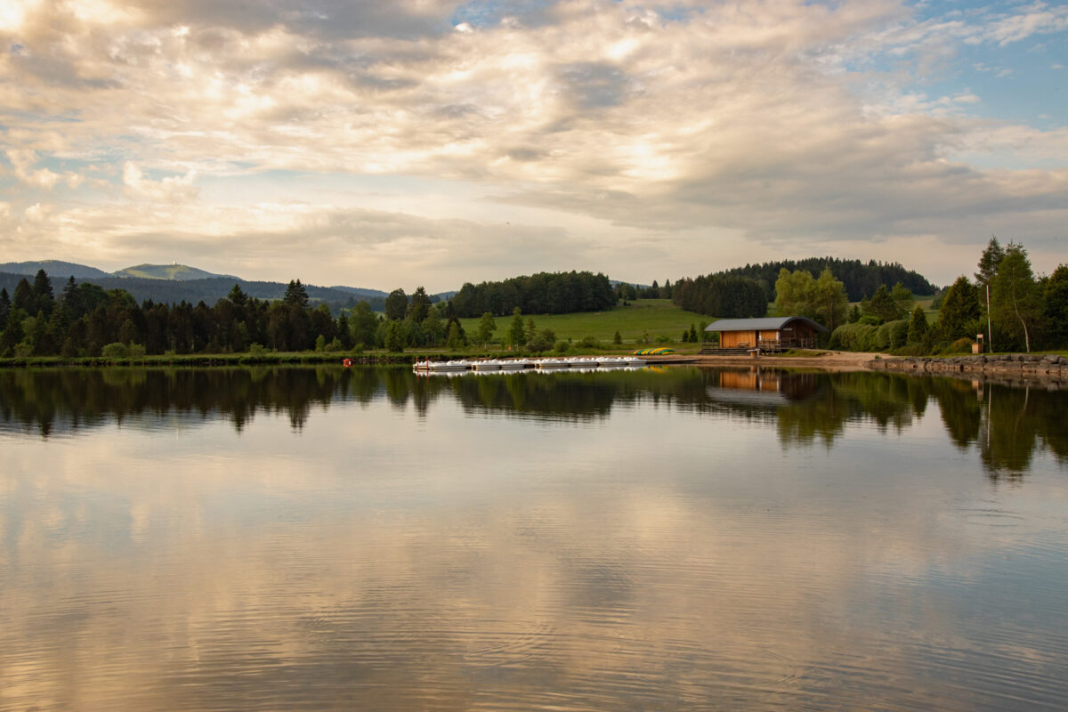 Paysage de lac dans le Jura