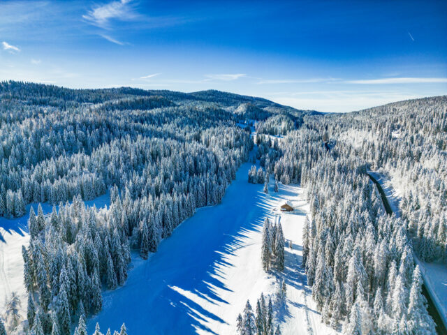 Paysage du parc naturel du Haut-Jura en hiver