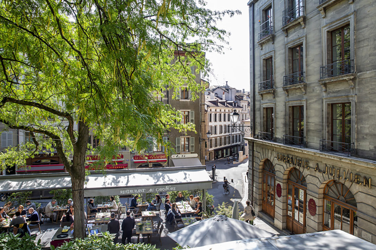 Genève, septembre-octobre 2021. Ambiance de la Vieille-Ville, place du Bourg-de-Four.